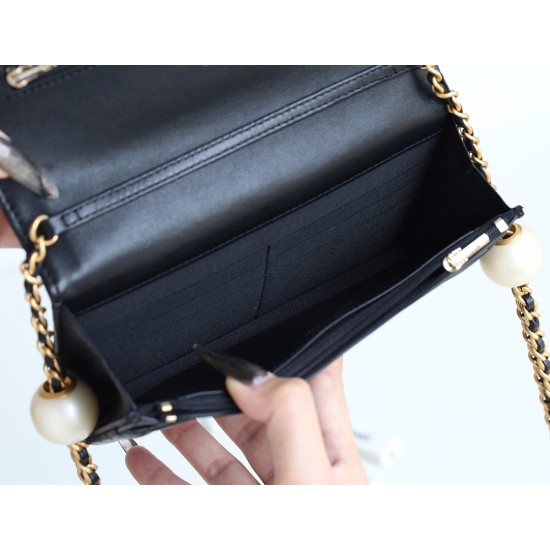 Chanel 24s 最も輝くダブルパール WOC｜幸運のパールと小羊革で彩る、クラシックを超えたおしゃれな日常​ 16.7×10.7×3.7cm