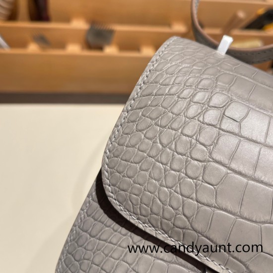 Hermes Constance 19cm Crocodile 80 /Pearl Grey (Gris Perle) 18cm Full Handmade Hermes Constance 19cm Crocodile 80 /Pearl Grey (Gris Perle) 18cm Full Handmade
