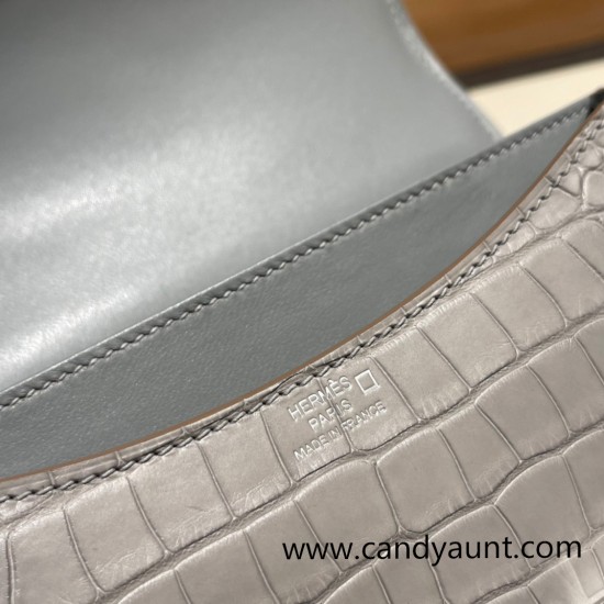 Hermes Constance 19cm Crocodile 80 /Pearl Grey (Gris Perle) 18cm Full Handmade Hermes Constance 19cm Crocodile 80 /Pearl Grey (Gris Perle) 18cm Full Handmade