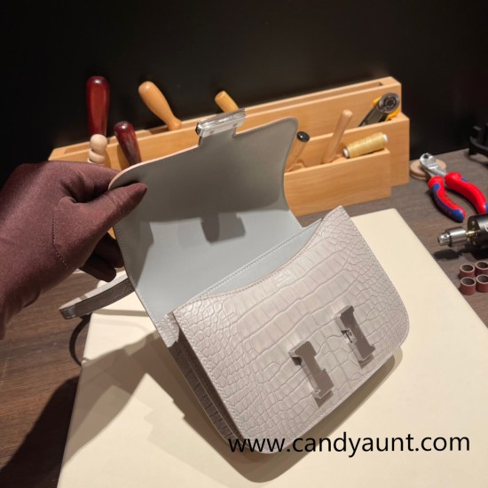 Hermes Constance 19cm Crocodile 80 /Pearl Grey (Gris Perle) 18cm Full Handmade Hermes Constance 19cm Crocodile 80 /Pearl Grey (Gris Perle) 18cm Full Handmade