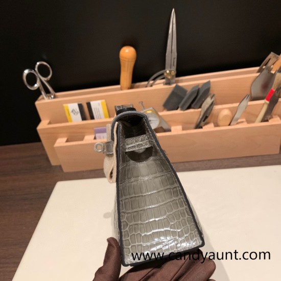 Hermes Kelly pochette Alligateor 81 /Gris Tourterelle Silver Hardware Pochette--001 Hermes Kelly pochette Alligateor 81 /Gris Tourterelle Silver Hardware Pochette--001