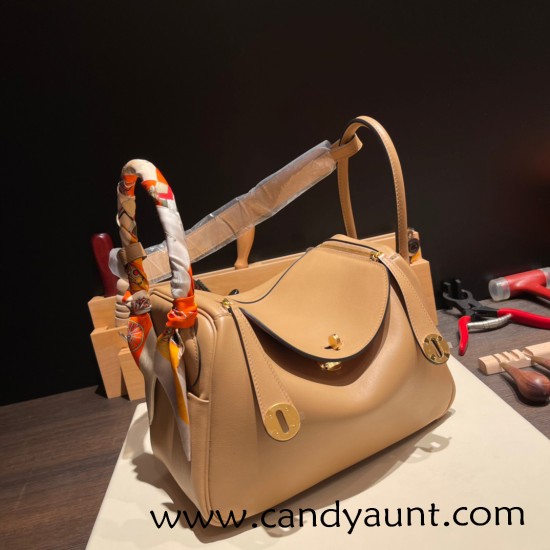 Hermes Lindy 26cm evercolor 0M/Chai Gold Hardware lindy26-004 Hermes Lindy 26cm evercolor 0M/Chai Gold Hardware lindy26-004
