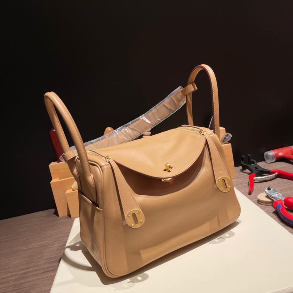 Hermes Lindy 26cm swift 0M/Chai & X9 /Mauve Sylvestre Gold Hardware lindy26-006