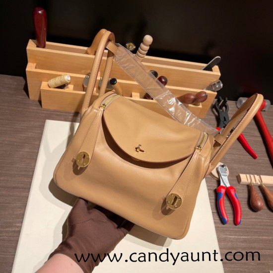 Hermes Lindy 26cm swift 0M/Chai & X9 /Mauve Sylvestre Gold Hardware lindy26-006 Hermes Lindy 26cm swift 0M/Chai & X9 /Mauve Sylvestre Gold Hardware lindy26-006