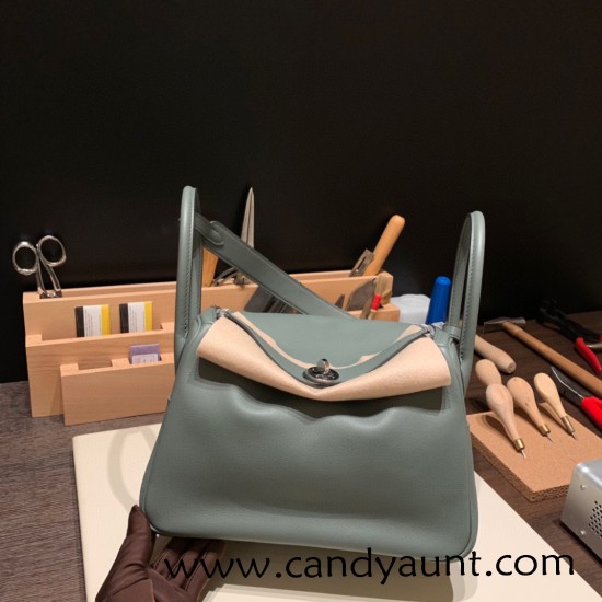Hermes Lindy 26cm swift 63/ Vert Amande Silver Hardware lindy26-007 Hermes Lindy 26cm swift 63/ Vert Amande Silver Hardware lindy26-007