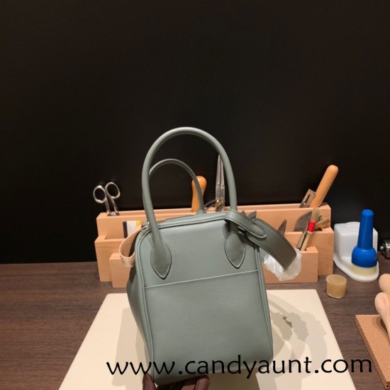 Hermes Lindy 26cm swift 63/ Vert Amande Silver Hardware lindy26-007 Hermes Lindy 26cm swift 63/ Vert Amande Silver Hardware lindy26-007