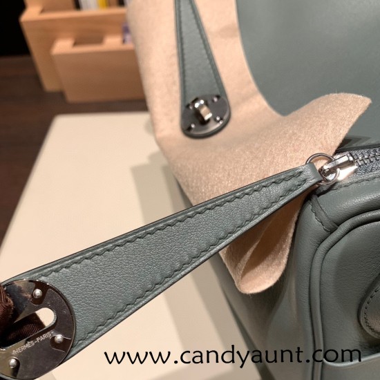 Hermes Lindy 26cm swift 63/ Vert Amande Silver Hardware lindy26-007 Hermes Lindy 26cm swift 63/ Vert Amande Silver Hardware lindy26-007