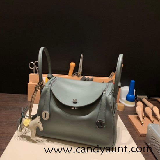 Hermes Lindy 26cm swift 63/ Vert Amande Silver Hardware lindy26-007 Hermes Lindy 26cm swift 63/ Vert Amande Silver Hardware lindy26-007