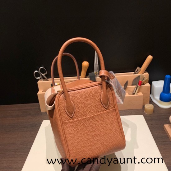 Hermes Lindy 26cm Clemence 37 /Gold Gold Hardware lindy26-009 Hermes Lindy 26cm Clemence 37 /Gold Gold Hardware lindy26-009