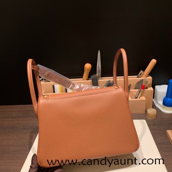 Hermes Lindy 26cm Clemence 37 /Gold Gold Hardware lindy26-009 Hermes Lindy 26cm Clemence 37 /Gold Gold Hardware lindy26-009