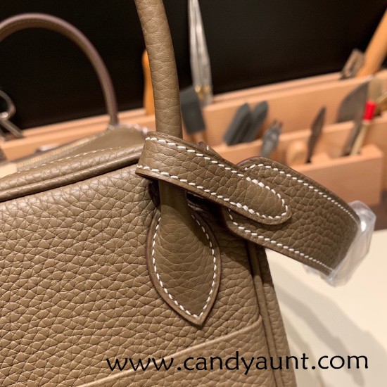 Hermes Lindy 26cm Clemence 18 /Étoupe Grey Gold Hardware lindy26-010 Hermes Lindy 26cm Clemence 18 /Étoupe Grey Gold Hardware lindy26-010