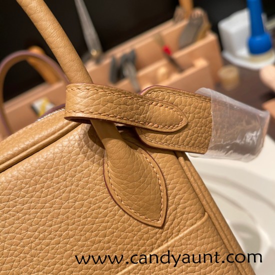 Hermes Lindy 26cm Clemence 4B /Biscuit Silver Hardware lindy26-013 Hermes Lindy 26cm Clemence 4B /Biscuit Silver Hardware lindy26-013