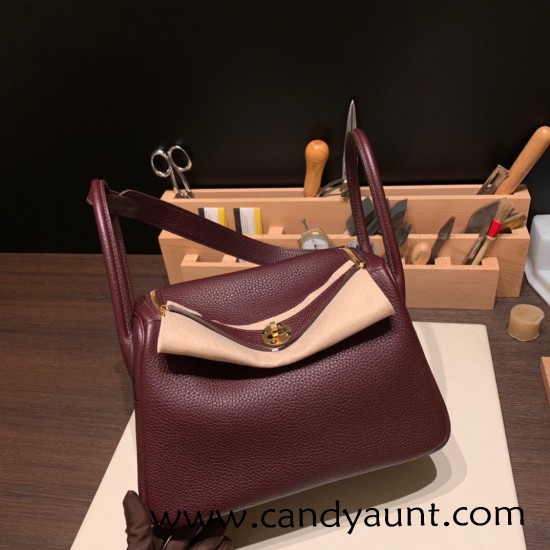 Hermes Lindy 26cm Clemence 0G /Rouge Sellier Gold Hardware lindy26-016 Hermes Lindy 26cm Clemence 0G /Rouge Sellier Gold Hardware lindy26-016