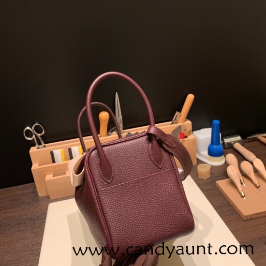 Hermes Lindy 26cm Clemence 0G /Rouge Sellier Gold Hardware lindy26-016 Hermes Lindy 26cm Clemence 0G /Rouge Sellier Gold Hardware lindy26-016