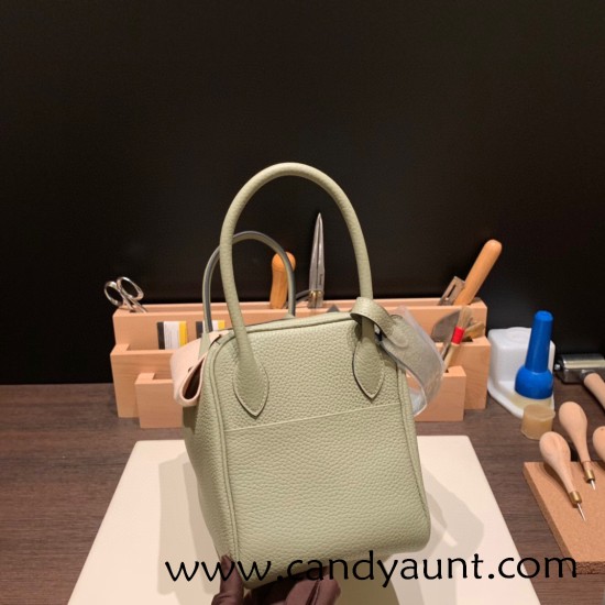 Hermes Lindy 26cm Clemence Q1/ Sauge Gold Hardware lindy26-017 Hermes Lindy 26cm Clemence Q1/ Sauge Gold Hardware lindy26-017