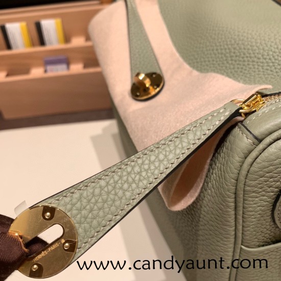 Hermes Lindy 26cm Clemence Q1/ Sauge Gold Hardware lindy26-017 Hermes Lindy 26cm Clemence Q1/ Sauge Gold Hardware lindy26-017