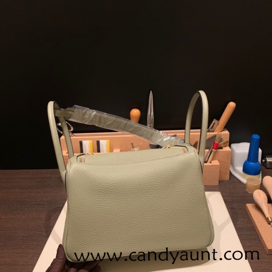 Hermes Lindy 26cm Clemence Q1/ Sauge Gold Hardware lindy26-017 Hermes Lindy 26cm Clemence Q1/ Sauge Gold Hardware lindy26-017
