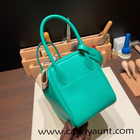 Hermes Lindy 26cm Clemence 6W/ Menthe& 18 /Étoupe Grey (Étoupe) lindy26-019 Hermes Lindy 26cm Clemence 6W/ Menthe& 18 /Étoupe Grey (Étoupe) lindy26-019