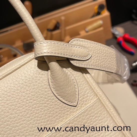 Hermes Lindy 26cm Clemence I2 /Nata Silver Hardware lindy26-020 Hermes Lindy 26cm Clemence I2 /Nata Silver Hardware lindy26-020