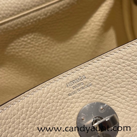 Hermes Lindy 26cm Clemence I2 /Nata Silver Hardware lindy26-020 Hermes Lindy 26cm Clemence I2 /Nata Silver Hardware lindy26-020