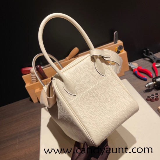 Hermes Lindy 26cm Clemence I2 /Nata Gold Hardware lindy26-021 Hermes Lindy 26cm Clemence I2 /Nata Gold Hardware lindy26-021