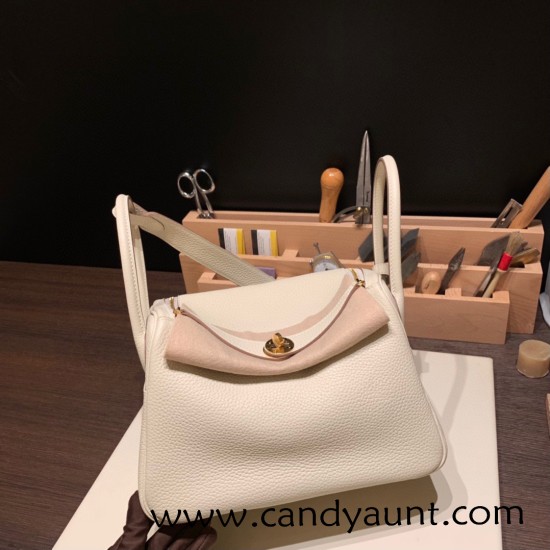 Hermes Lindy 26cm Clemence 10 / Craie Gold Hardwar lindy26-027 Hermes Lindy 26cm Clemence 10 / Craie Gold Hardwar lindy26-027