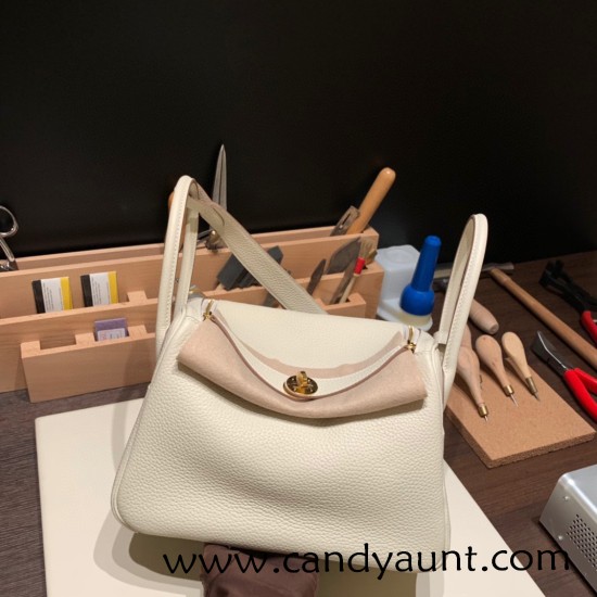 Hermes Lindy 26cm Clemence 10 / Craie Gold Hardwar lindy26-027 Hermes Lindy 26cm Clemence 10 / Craie Gold Hardwar lindy26-027