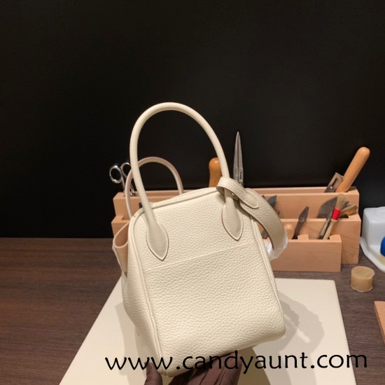 Hermes Lindy 26cm Clemence 10 / Craie Gold Hardwar lindy26-027 Hermes Lindy 26cm Clemence 10 / Craie Gold Hardwar lindy26-027