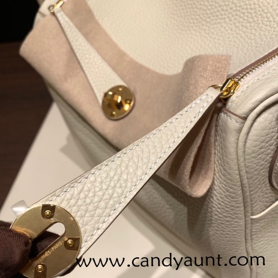 Hermes Lindy 26cm Clemence 10 / Craie Gold Hardwar lindy26-027 Hermes Lindy 26cm Clemence 10 / Craie Gold Hardwar lindy26-027