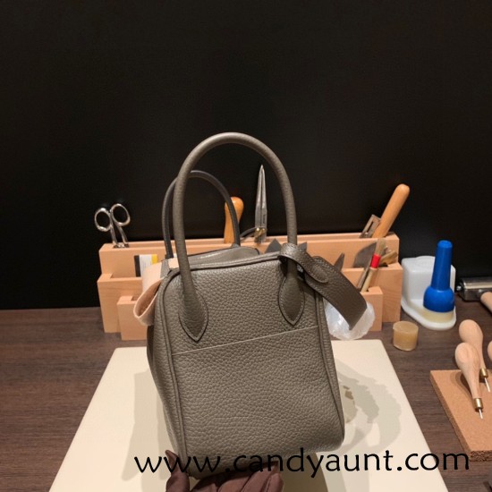 Hermes Lindy 26cm Clemence 8F /Etain Silver Hardware lindy26-031 Hermes Lindy 26cm Clemence 8F /Etain Silver Hardware lindy26-031