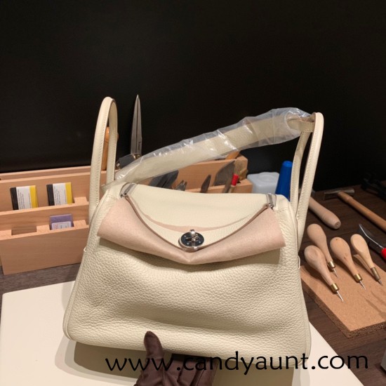 Hermes Lindy 26cm Clemence 10 /Craie Silver Hardware lindy26-037 Hermes Lindy 26cm Clemence 10 /Craie Silver Hardware lindy26-037