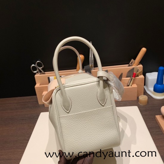 Hermes Lindy 26cm Clemence 10 /Craie Silver Hardware lindy26-037 Hermes Lindy 26cm Clemence 10 /Craie Silver Hardware lindy26-037