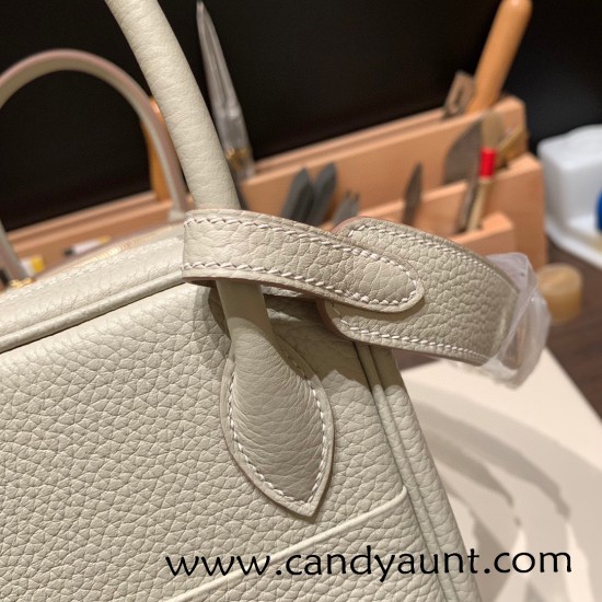 Hermes Lindy 26cm Clemence 80 /Pearl Grey Gold Hardware lindy26-038 Hermes Lindy 26cm Clemence 80 /Pearl Grey Gold Hardware lindy26-038