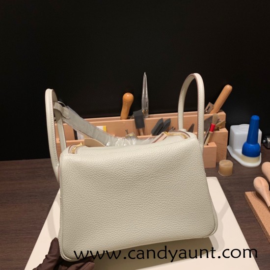 Hermes Lindy 26cm Clemence 80 /Pearl Grey Gold Hardware lindy26-038 Hermes Lindy 26cm Clemence 80 /Pearl Grey Gold Hardware lindy26-038