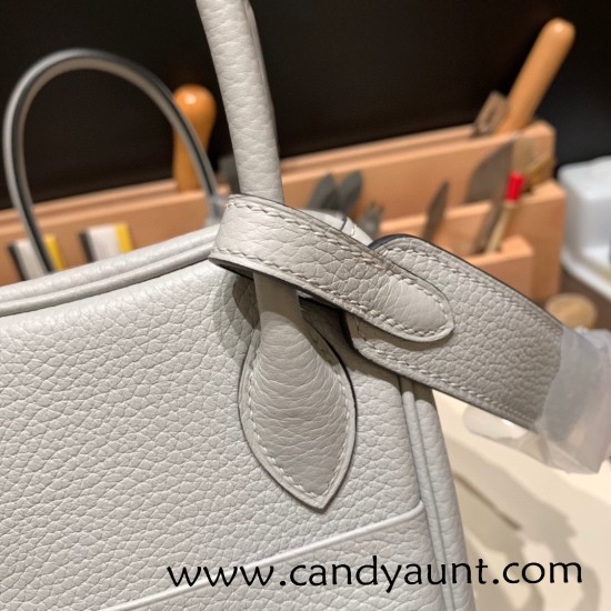 Hermes Lindy 26cm Clemence 4Z /Gris Mouette Gold Hardware lindy26-039 Hermes Lindy 26cm Clemence 4Z /Gris Mouette Gold Hardware lindy26-039