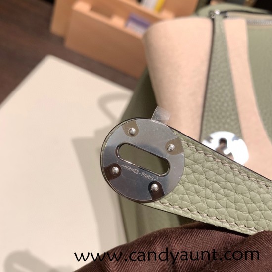 Hermes Lindy 26cm Clemence Q1 /Sauge Silver Hardware lindy26-041 Hermes Lindy 26cm Clemence Q1 /Sauge Silver Hardware lindy26-041