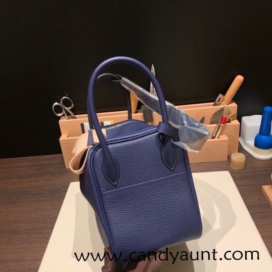 Hermes Lindy 26cm Clemence 73/ Blue Saphir Gold Hardware lindy26-042 Hermes Lindy 26cm Clemence 73/ Blue Saphir Gold Hardware lindy26-042
