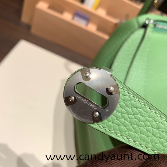 Hermes Lindy 26cm Clemence 3I /Vert Criquet Silver Hardware lindy26-048 Hermes Lindy 26cm Clemence 3I /Vert Criquet Silver Hardware lindy26-048