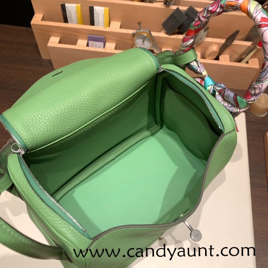 Hermes Lindy 26cm Clemence 3I /Vert Criquet Silver Hardware lindy26-048 Hermes Lindy 26cm Clemence 3I /Vert Criquet Silver Hardware lindy26-048