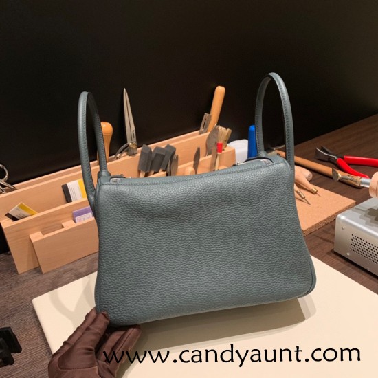 Hermes Lindy 26cm Clemence Y7 /Blue Orage Silver Hardware lindy26-050 Hermes Lindy 26cm Clemence Y7 /Blue Orage Silver Hardware lindy26-050