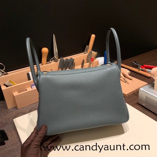 Hermes Lindy 26cm Clemence Y7 /Blue Orage Gold Hardware lindy26-051 Hermes Lindy 26cm Clemence Y7 /Blue Orage Gold Hardware lindy26-051