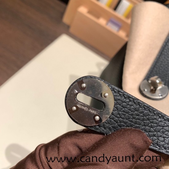 Hermes stock 30cm Lindy Clemence 89 /Black (Noir) Silver Hardware Hermes stock 30cm Lindy Clemence 89 /Black (Noir) Silver Hardware