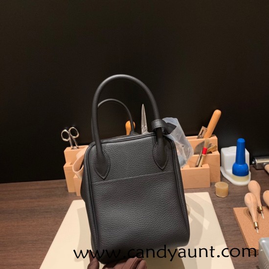 Hermes stock 30cm Lindy Clemence 89/ Black Gold Hardware Hermes stock 30cm Lindy Clemence 89/ Black Gold Hardware
