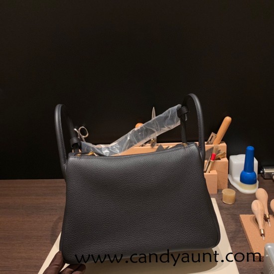 Hermes stock 30cm Lindy Clemence 89/ Black Gold Hardware Hermes stock 30cm Lindy Clemence 89/ Black Gold Hardware