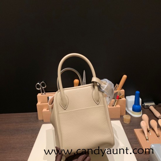 Hermes stock 30cm Lindy Clemence 81 /Gris Tourterelle Silver Hardware Hermes stock 30cm Lindy Clemence 81 /Gris Tourterelle Silver Hardware