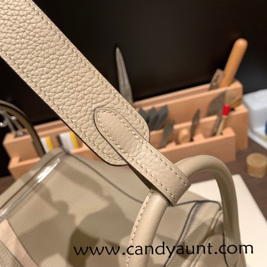 Hermes stock 30cm Lindy Clemence 81 /Gris Tourterelle Silver Hardware Hermes stock 30cm Lindy Clemence 81 /Gris Tourterelle Silver Hardware