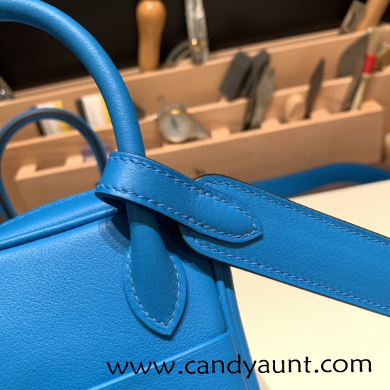 Hermes Mini Lindy swift 0F /Blue Frida Gold Hardware 014 Hermes Mini Lindy swift 0F /Blue Frida Gold Hardware 014