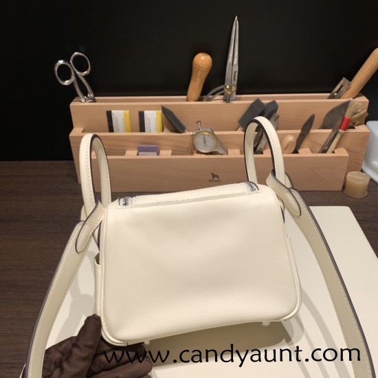 Hermes Mini Lindy I2 /Nata Silver Hardware 016 Hermes Mini Lindy I2 /Nata Silver Hardware 016