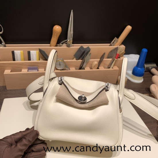 Hermes Mini Lindy I2 /Nata Silver Hardware 016 Hermes Mini Lindy I2 /Nata Silver Hardware 016