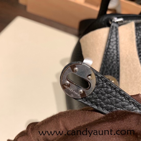 Hermes Mini Lindy Clemence 89 /Black (Noir) Silver Hardware 049 Hermes Mini Lindy Clemence 89 /Black (Noir) Silver Hardware 049